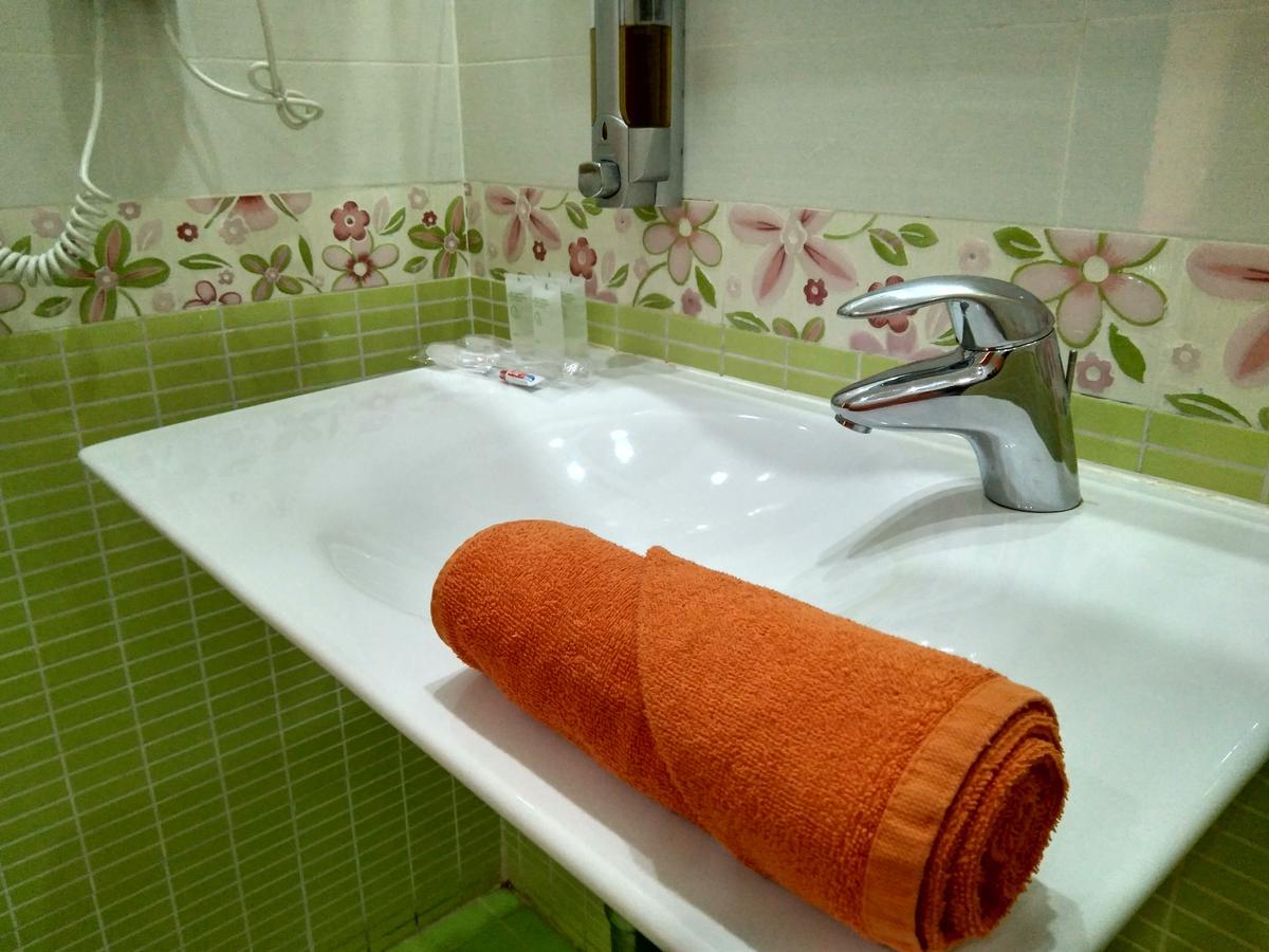 Village Rooms Multicolor マドリード エクステリア 写真